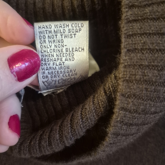 Neiman Marcus Cashmere Sweater in Rich Brown - Picture 3 of 6